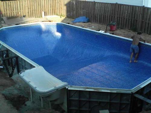 Έφτιαξε μόνος του πισίνα για το σπίτι του - Φωτογραφία 26
