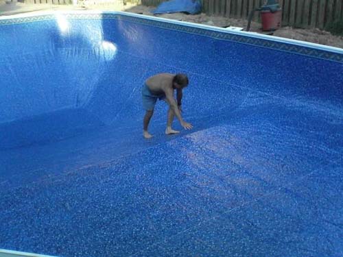 Έφτιαξε μόνος του πισίνα για το σπίτι του - Φωτογραφία 28