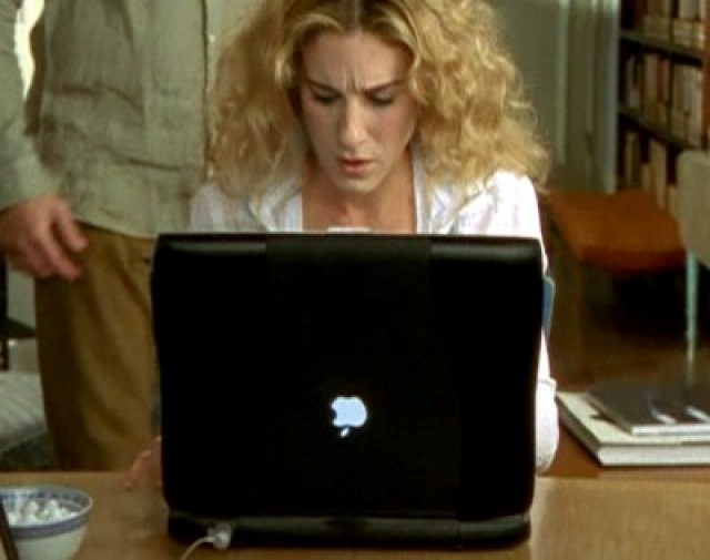 Γιατί το λογότυπο της Apple ήταν ανάποδα στα παλαιότερα laptops της; - Φωτογραφία 2