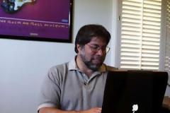 Γιατί το λογότυπο της Apple ήταν ανάποδα στα παλαιότερα laptops της;