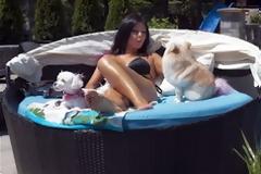 Το μαγιό που αψηφά τη βαρύτητα