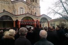 Πάτρα: Βουβός ο πόνος στην κηδεία του 36χρονου Φώτη Τσεντούρου διασώστη του ΕΚΑΒ - Η κίνηση του αδελφού που ράγισε καρδιές