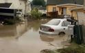 Χανιά: Τους έσωσαν την τελευταία στιγμή - Παραλίγο να τους πνίξει η βροχή μέσα στα αυτοκίνητα τους