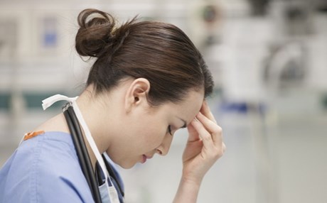 Με burnout ένας στους δυο εργαζόμενους στα δημόσια νοσοκομεία - Φωτογραφία 1