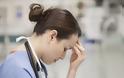 Με burnout ένας στους δυο εργαζόμενους στα δημόσια νοσοκομεία