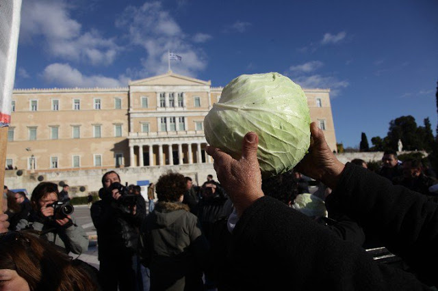 Ολοκληρώθηκε το συλλαλητήριο των αγροτών - Αποφασίζουν για τα επόμενα βήματα τους - Φωτογραφία 2