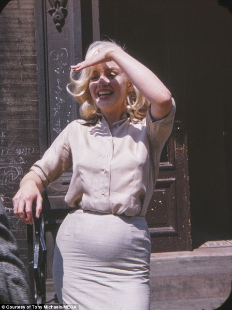 Marilyn Monroe: Κυκλοφόρησαν για πρώτη φορά φωτογραφίες της από την κρυφή της εγκυμοσύνη - Ποιος ήταν ο πατέρας; - Φωτογραφία 2