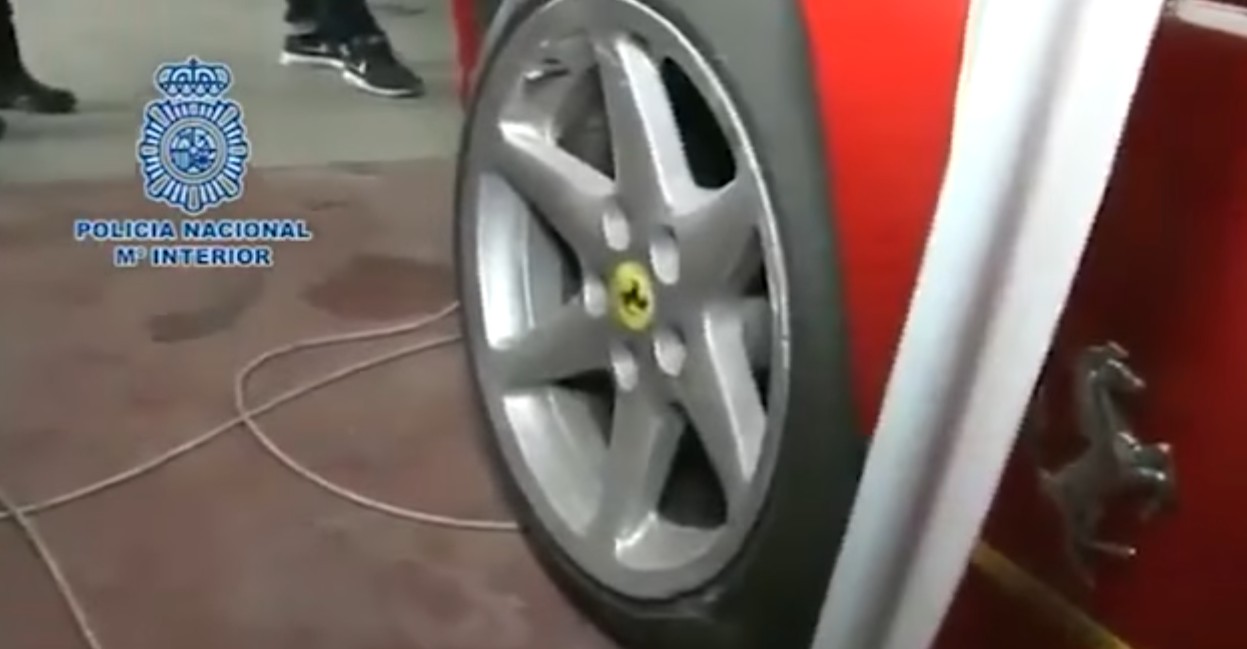 Εργαστήριο κατασκευής «μαϊμού» Ferrari στην Ισπανία - Tις πουλούσαν από 41 χιλ. ευρώ [video] - Φωτογραφία 1