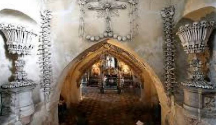 Ναοί με οστά και φαντάσματα - 5 από τις πιο τρομακτικές εκκλησίες στον κόσμο! [video] - Φωτογραφία 1