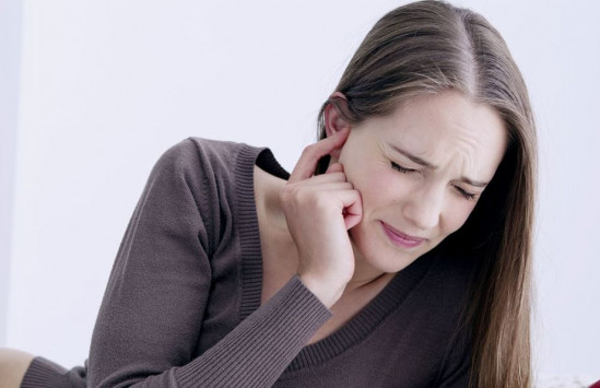 Πόνος στο αυτί: Πότε είναι ωτίτιδα και πότε απλό κρυολόγημα - Φωτογραφία 1