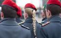 Σάλος στον γερμανικό στρατό: Ανάγκαζαν τις στρατιωτίνες να κάνουν γυμνό pole dancing! - Φωτογραφία 1