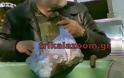 ΣΟΚ στα Τρίκαλα - Ηλικιωμένος τρώει μακαρόνια απ΄τα σκουπίδια... [photos]