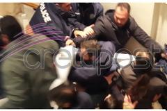 Ηράκλειο: Ένταση στο Επιμελητήριο – Οι διαδηλωτές επιδιώκουν κατάληψη του κτιρίου! Στο χώρο της εκδήλωσης ο Τ. Πετρόπουλος