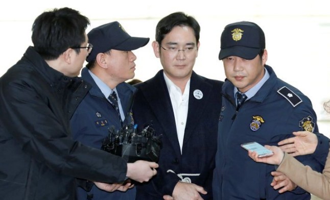 Στον ανακριτή ο επικεφαλής της Samsung για σκάνδαλο διαφθοράς - Φωτογραφία 1