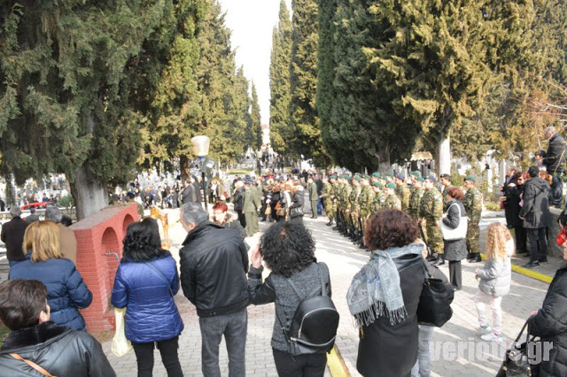 Βέροια: Κόκκινο γαρύφαλλο στο μνήμα πεσόντων στρατιωτικών από τον Υποστράτηγο Χρ. Σίμο - Φωτογραφία 13