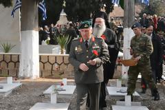 Βέροια: Κόκκινο γαρύφαλλο στο μνήμα πεσόντων στρατιωτικών από τον Υποστράτηγο Χρ. Σίμο