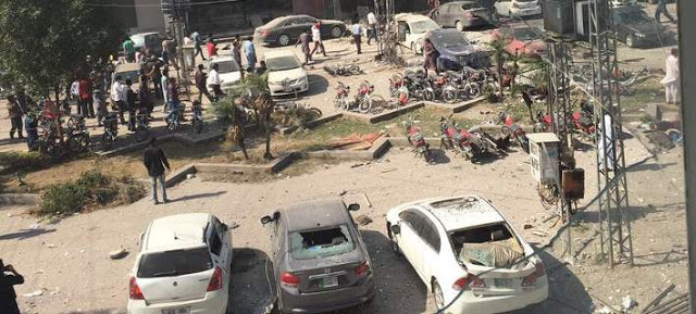 Εκρήξεις σε δύο κεντρικές αγορές του Πακιστάν: Τουλάχιστον 5 νεκροί και 21 τραυματίες - Φωτογραφία 2