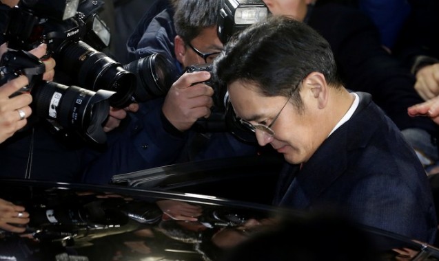 Παραιτήσεις στη Samsung μετά τη σύλληψη του προέδρου του ομίλου - Φωτογραφία 1