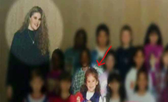 20 χρονιά μετά, η δασκάλα κοιτάει αυτή τη σχολική φωτογραφία... Σοκαρισμένη δεν μπορεί να πιστέψει τι βλέπει - Φωτογραφία 2