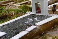 Από τα απίστευτα: Αυτοκίνητο μπήκε με φόρα στο νεκροταφείο της Λεύκας στην Πάτρα και πήρε μπροσταριά τα μνήματα!