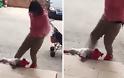 Μ Σκληρότητα που σοκάρει, μητέρα κλωτσά το μωρό της για να σταματήσει να κλαίει [video]