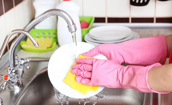 Το λάθος που κάνεις με το πλύσιμο των πιάτων - Φωτογραφία 1