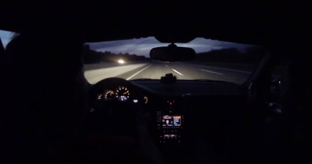 Πως είναι να κινείσαι με 332 χιλιόμετρα την ώρα σε μία Πόρσε και να «σκάει» το ελαστικό - Βίντεο που κόβει την ανάσα - Φωτογραφία 1
