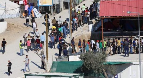 Μυτιλήνη: Συνελήφθησαν εργαζόμενοι στη Μόρια γιατί πουλούσαν χασίς σε πρόσφυγες του καταυλισμού - Φωτογραφία 1
