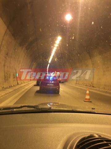 Πάτρα: Τροχαίο στο δεύτερο τούνελ της Περιμετρικής - Ουρά χιλιομέτρων από τα οχήματα που ακινητοποιήθηκαν - Σπεύδει και δύναμη της Πυροσβεστικής - Φωτογραφία 2