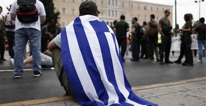 Μελέτη ΣΕΒ: Οι Ελληνες έχουν σπίτι και αυτοκίνητο αλλά δεν έχουν μετρητά - Αυτά χρωστάμε σε... τράπεζες - Φωτογραφία 1