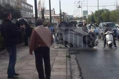 Από θαύμα γλίτωσε 65χρονη οδηγός μετά απίστευτο τροχαίο στην Πειραιώς - Αναποδογύρισε ΙΧ
