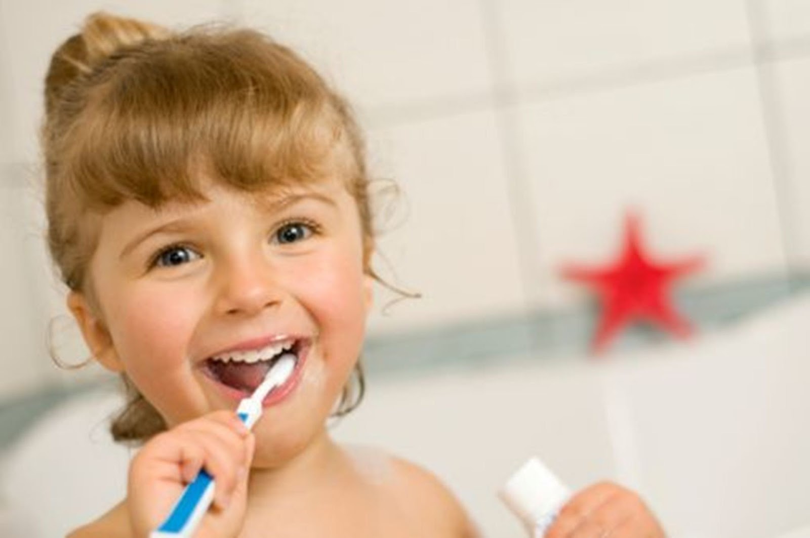 H φθορίαση στα παιδιά: Τι να προσέχουν οι γονείς με την οδοντόκρεμα - Φωτογραφία 1