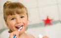 H φθορίαση στα παιδιά: Τι να προσέχουν οι γονείς με την οδοντόκρεμα