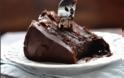 Εύκολη τούρτα σοκολάτας που θα ξετρελάνει τους καλεσμένους σας