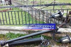 ΜΕΓΑΛΗ ΠΡΟΣΟΧΗ: Επικίνδυνη πεσμένη κολώνα φωτισμού στη Μεσοποταμία