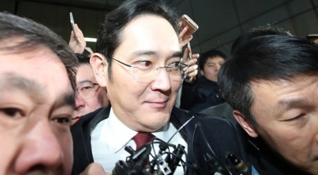 Για δωροδοκία κατηγορεί τη Samsung ο εισαγγελέας - Φωτογραφία 1