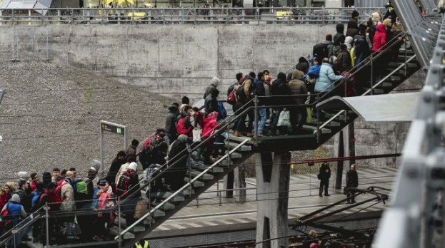«Στην Ελλάδα 25.000 πρόσφυγες περιμένουν τη μετεγκατάστασή τους» - Φωτογραφία 1