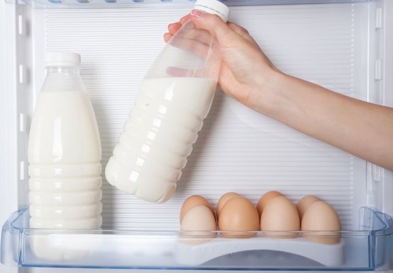 Δες γιατί δεν πρέπει να βάλεις ξανά το γάλα στην πόρτα του ψυγείου σου - Φωτογραφία 1