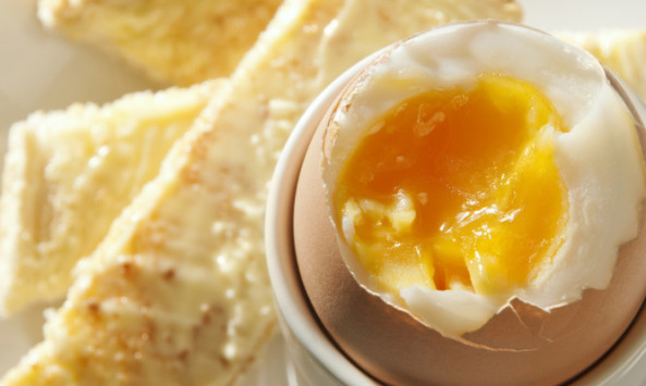 Βραστό αυγό: Πώς θα γίνει όσο μελάτο ή σφιχτό θέλετε ακριβώς - Φωτογραφία 1