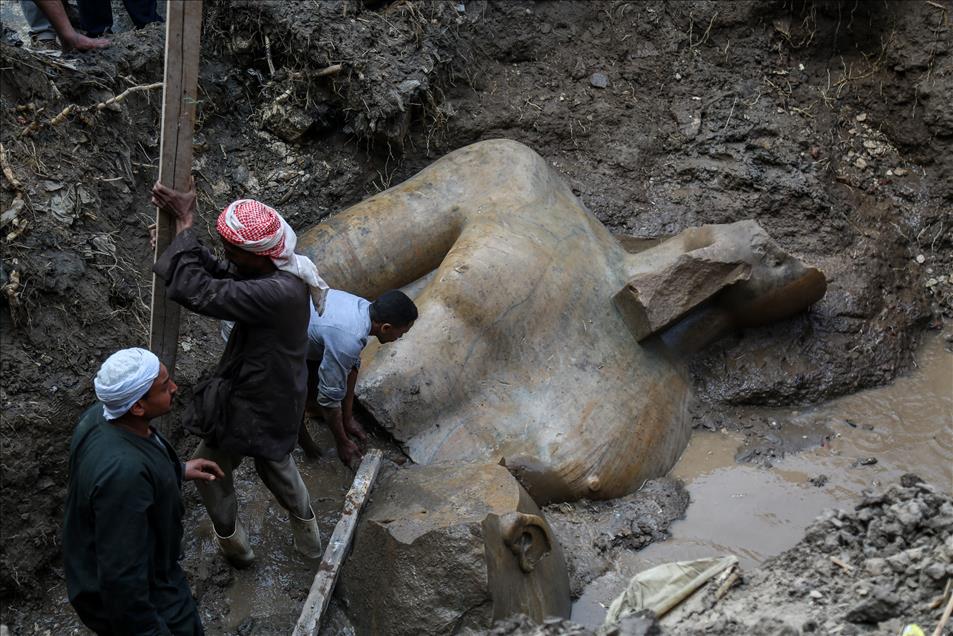 ΠΑΓΩΣΑΝ οι αρχαιολόγοι...Μεγάλη ανακάλυψη: Στο «φως» κολοσσιαίο άγαλμα... - Φωτογραφία 1