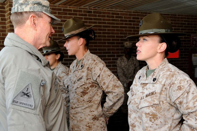Σκάνδαλο στον αμερικανικό στρατό: Πεζοναύτες αντάλλασσαν γυμνές φωτογραφίες γυναικών συναδέλφων τους - Φωτογραφία 1