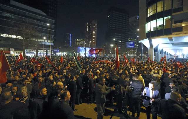 Κλιμακώνεται επικίνδυνα η ένταση μεταξύ Ολλανδίας και Τουρκίας! Συνελήφθη και απελάθηκε Τουρκάλα υπουργός - Φωτογραφία 4