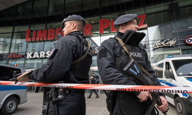 Συναγερμός στη Γερμανία υπό το φόβο τρομοκρατικών επιθέσεων - Επί ποδός οι Αρχές - Φωτογραφία 1