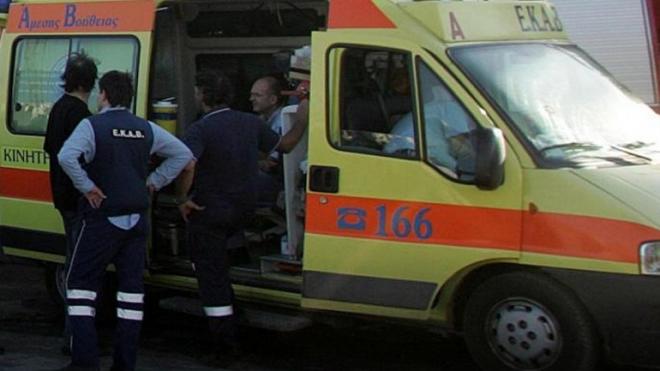 Σοκ στο Αίγιο: Σοβαρός τραυματισμός κοπέλας στο κέντρο της πόλης - Το μηχανάκι της συγκρούστηκε με Ι.Χ. - Φωτογραφία 1