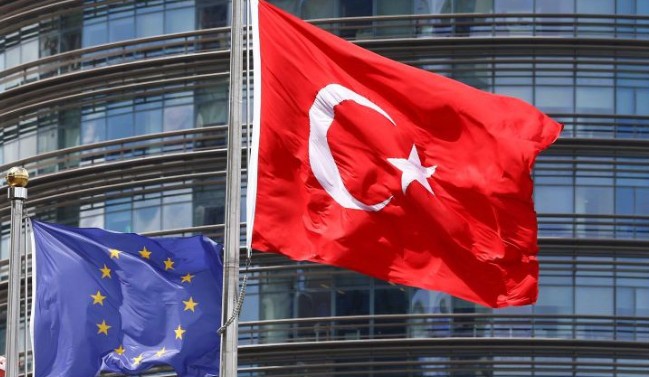 Έκκληση από το Παρίσι να πέσουν οι τόνοι στην κόντρα ΕΕ- Τουρκίας - Φωτογραφία 1