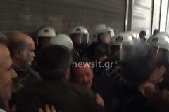 Ένταση ανάμεσα σε ΠΟΕΔΗΝ και ΥΜΕΤ στο ΥΠΟΙΚ - Πορεία με φορεία και ορούς