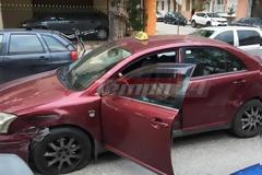 ΤΩΡΑ - Τροχαίο σε διασταύρωση καρμανιόλα κοντά στο Σκαγιοπούλειο Πατρών - Τραυματίστηκε οδηγός ταξί