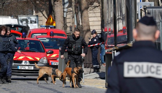 Ανησυχία και στην Αθήνα μετά την έκρηξη δέματος στο ΔΝΤ στο Παρίσι - Φωτογραφία 1