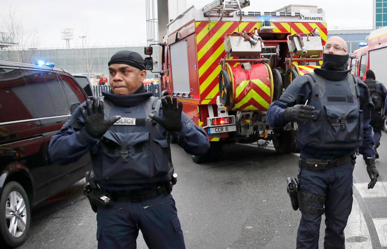 Τρόμος στο Παρίσι: Αυτός είναι ο δράστης της επίθεσης στο αεροδρόμιο του Ορλί - Φωτογραφία 3