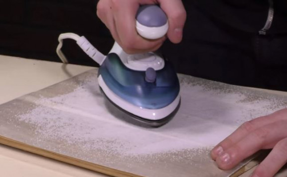 Απίστευτο: Σιδερώνει το αλάτι – Δείτε τι πετυχαίνει! - Φωτογραφία 1